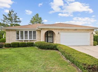 1025 Coach Ln, Lemont, IL 60439