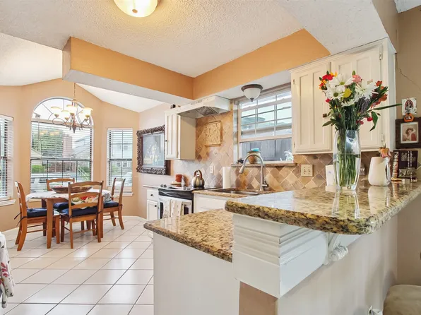 2704 Game Lake Dr, Irving, TX 75060