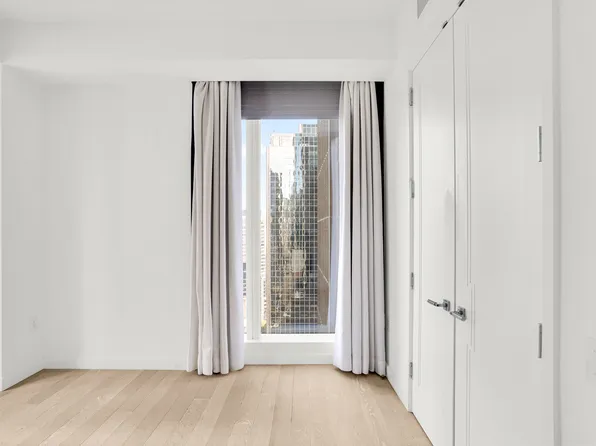 138 East 50th Street image 38 of 69