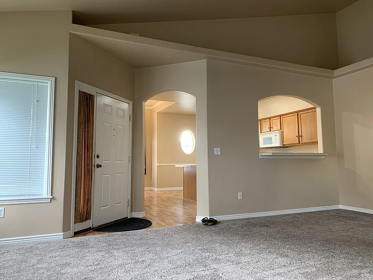 1504 Anny Dr E — Photo 14