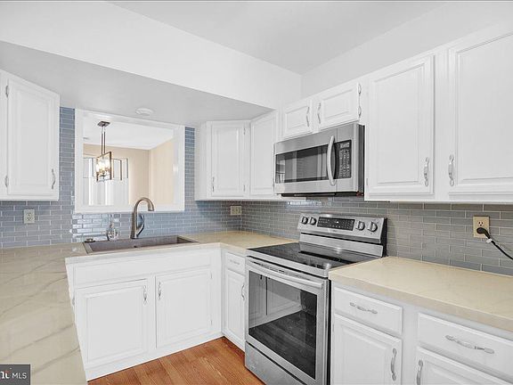 5th image of 9 Spring Walk Ct