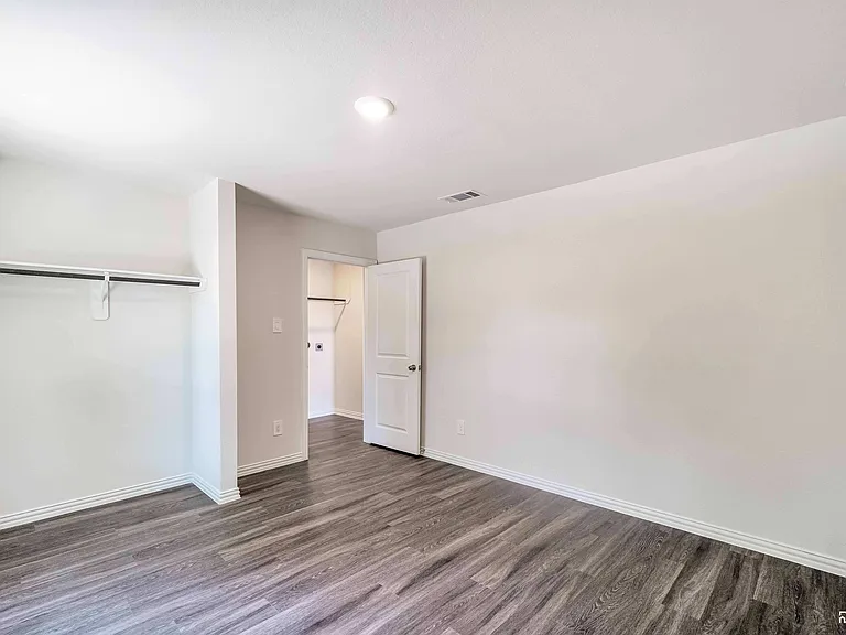229 De Haven St #B — Photo 6