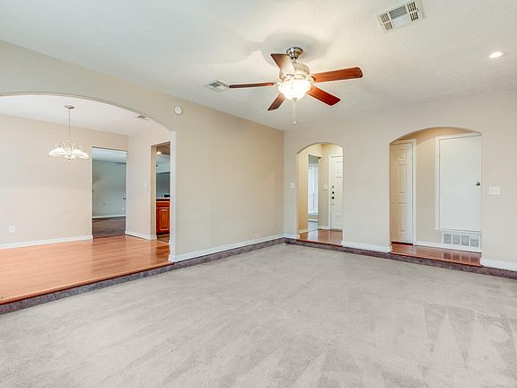 4th image of 3949 Breckenridge Dr
