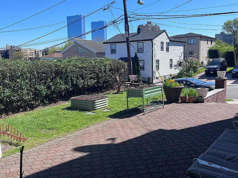 395 Coolidge Ave — Photo 25