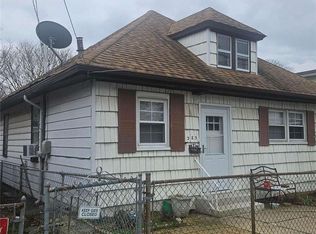 383 Grand Central Pl, Inwood, NY 11096