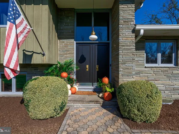 33 Woodhill Rd, Newtown, PA 18940