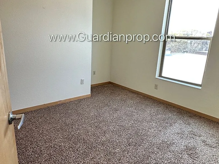 811 4th St SE #312 — Photo 10
