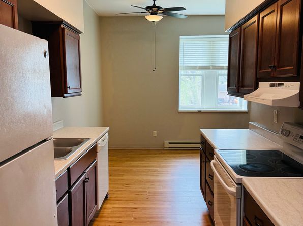 120 College Dr #18, Evansville, WI 53536