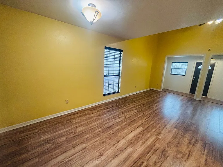 900 SW 62nd Blvd #G37 — Photo 5