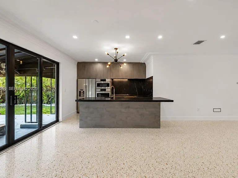 365 Fairway Dr — Photo 6