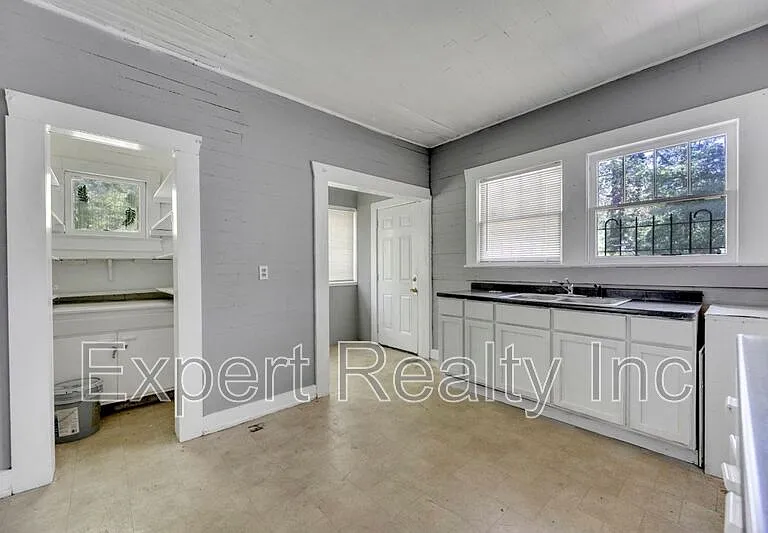 608 5th Ave — Photo 9