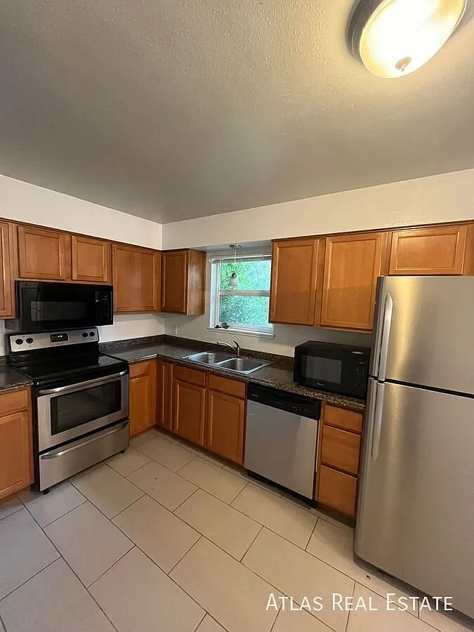 Coming Soon Beautiful 3 Bedroom Home In Se Denver — Photo 2