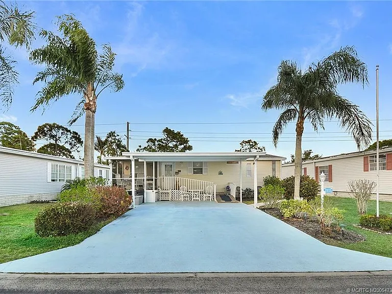 7073 SE Birchwood Ln — Photo 1