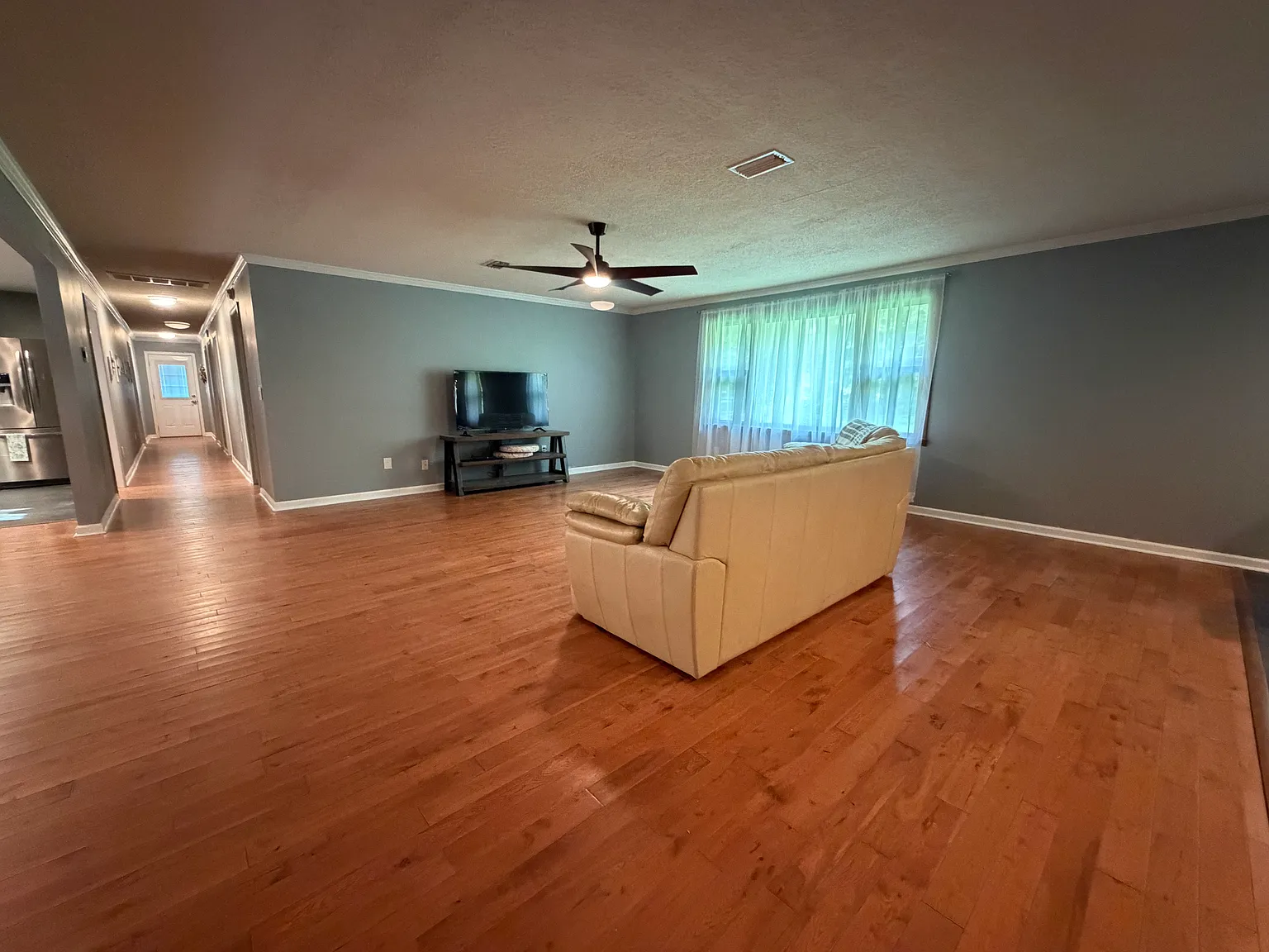 4 bed, 2278 sqft, $3,000 — Photo 3