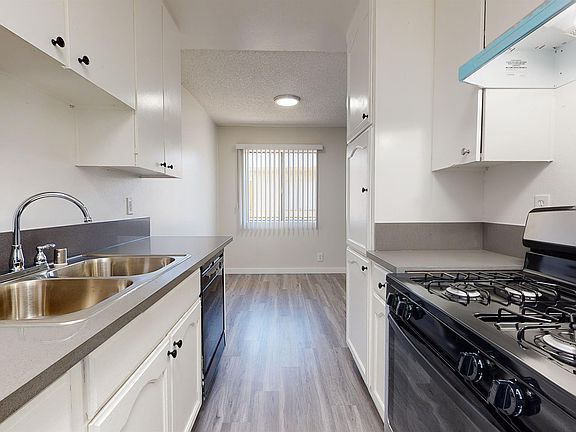 2nd image of 400-412 N Serrano Ave #201