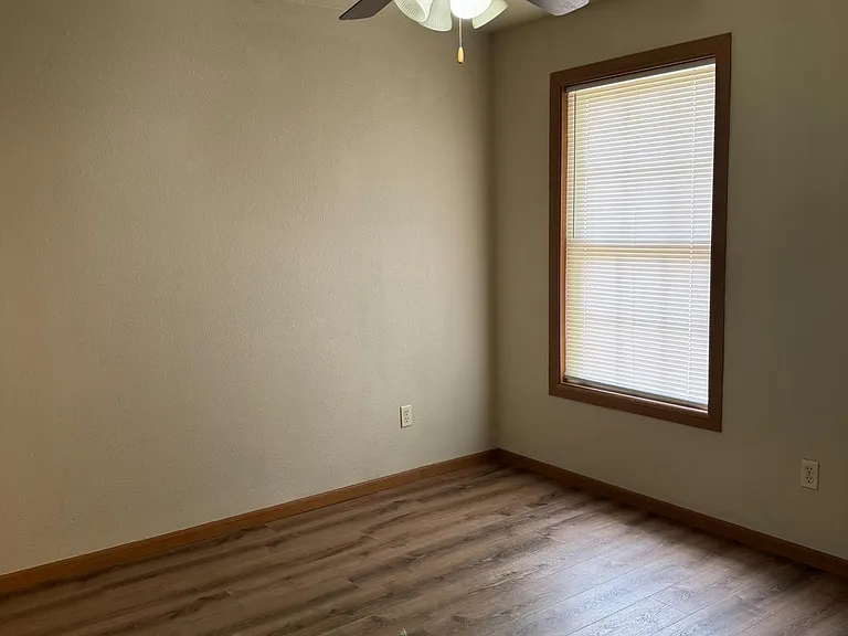 1413 W Hovey St #A — Photo 7