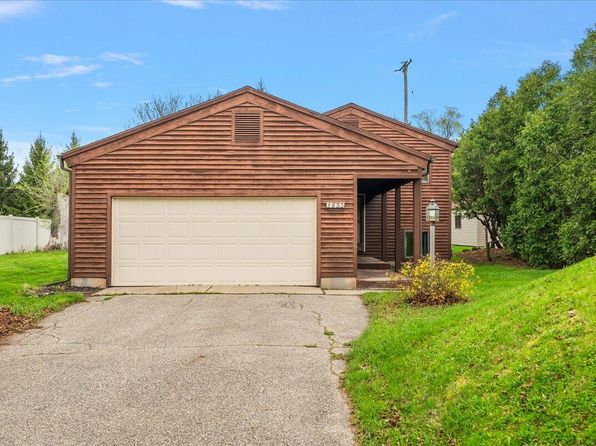 1833 Lake Michigan Dr NW, Grand Rapids, MI 49504