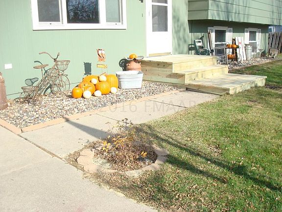 5th image of 214 11th Ave W