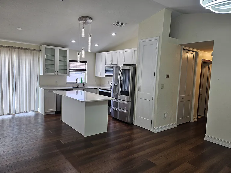 811 Douglas Ave — Photo 6
