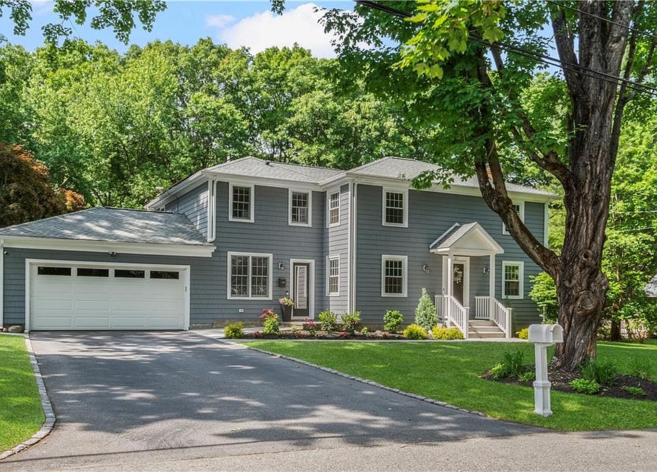 1st image of 27 Christine Dr
