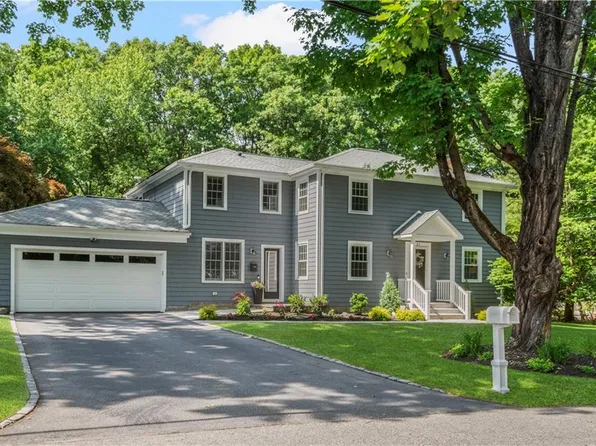 27 Christine Dr, Barrington, RI 02806