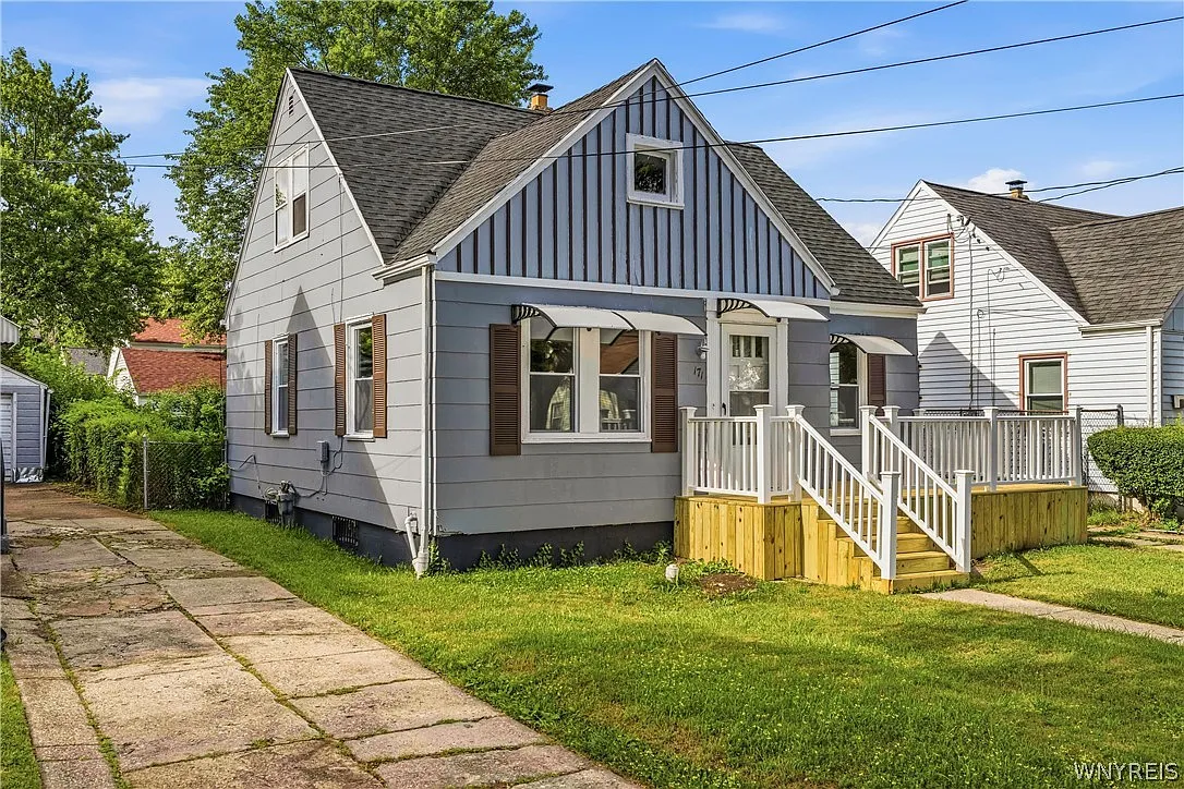 3 bed, 1.0 bath, 1080 sqft, $1,700 — Photo 3