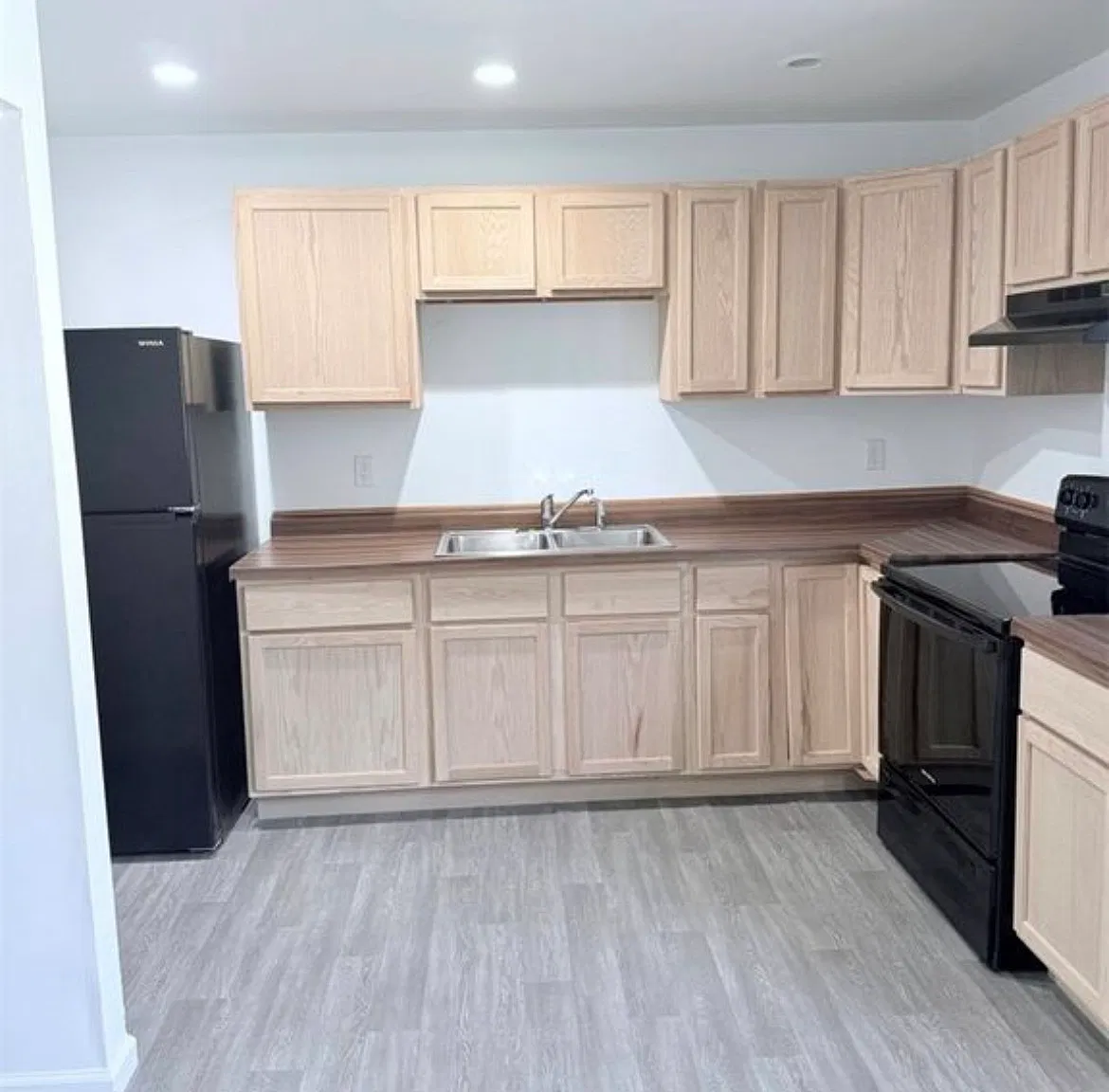 3 bed, 1000 sqft, $1,542 — Photo 3