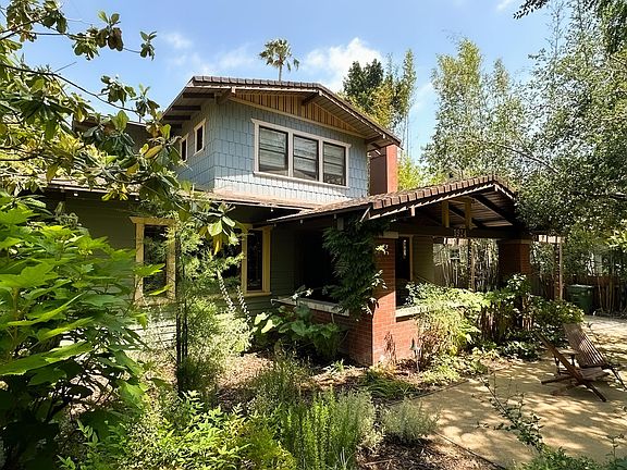2nd image of 1924 Canyon Dr