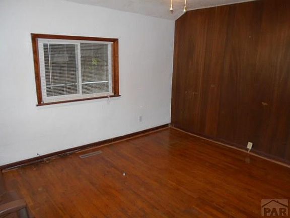 4th image of 121 S Mulberry St