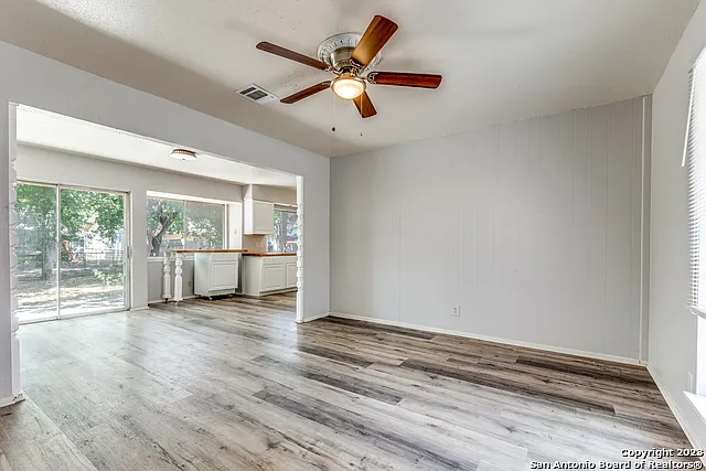 3 bed, 1.0 bath, 818 sqft, $1,150 — Photo 2