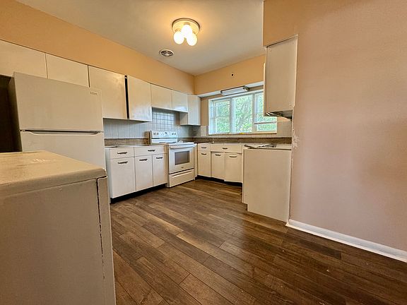 2nd image of 5303 N Rockwell St APT 3