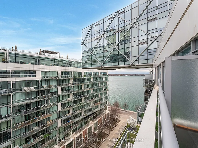 29 Queens Quay E #1118 — Photo 19