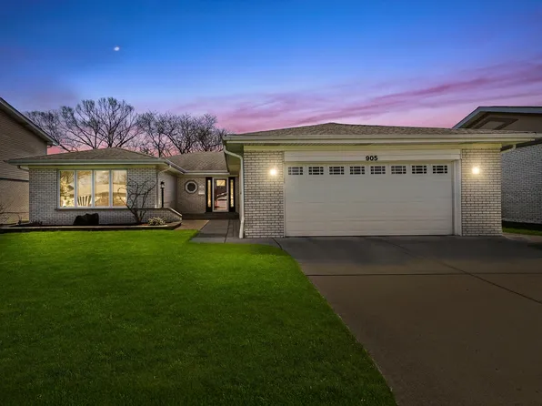 905 W Palm Dr, Mount Prospect, IL 60056