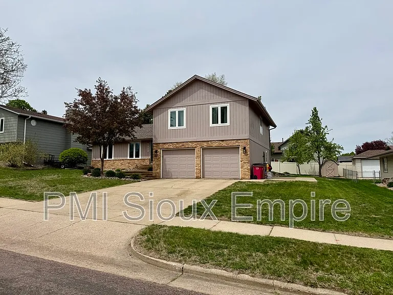 5900 W 28th St — Photo 1