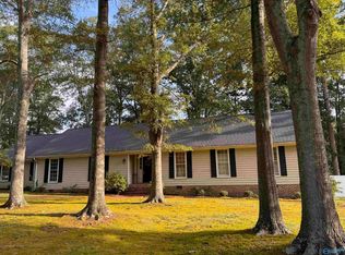 105 Hudgins Dr, Albertville, AL 35951