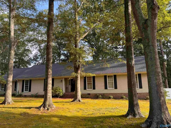 105 Hudgins Dr, Albertville, AL 35951