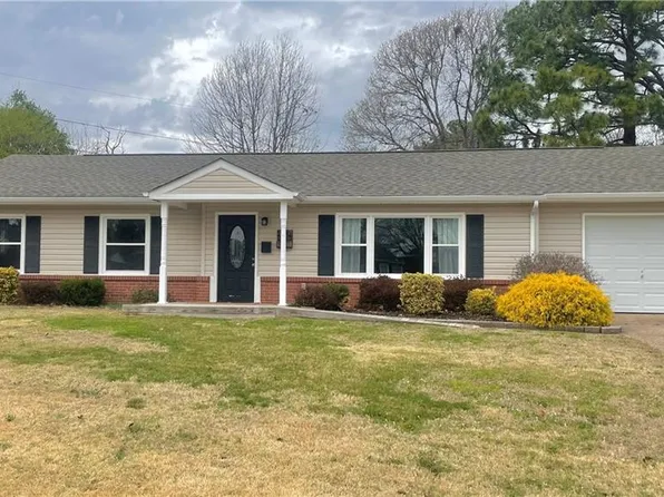 4504 Constitution Ct, Virginia Beach, VA 23462