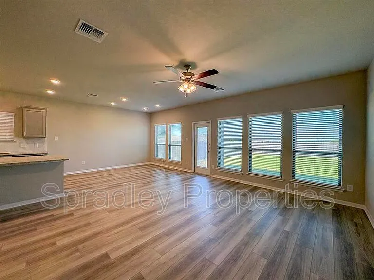 4816 Sparks Ln — Photo 12