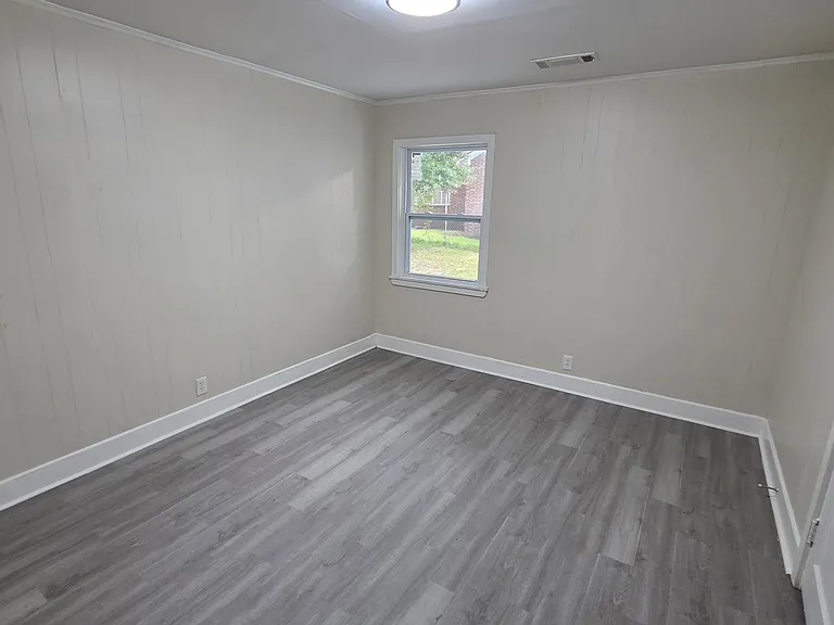 1638 Burton Ave — Photo 11