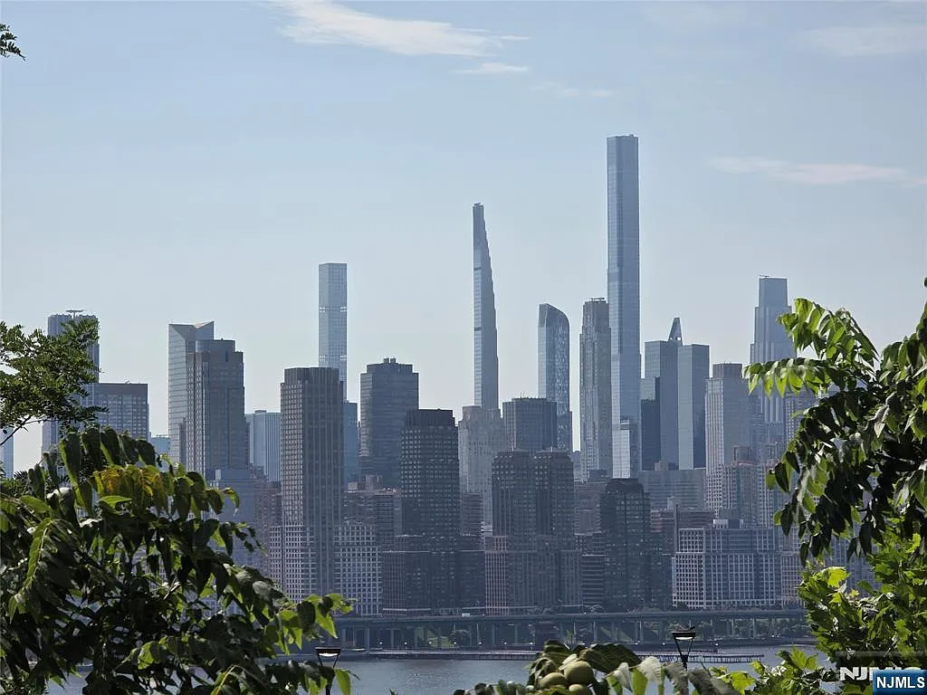 2 bed, 1.0 bath, $3,450 — Photo 1