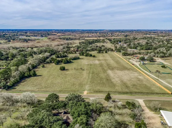 7 Maplewood Ln, Brenham, TX 77833