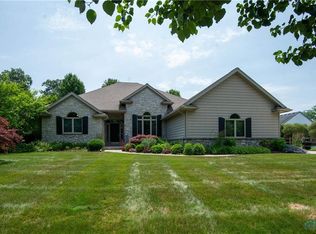 3359 Coach House Dr, Maumee, OH 43537