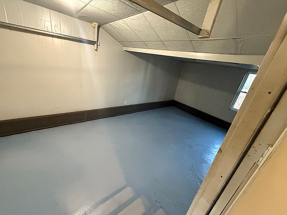 3rd image of 720 Dewey Ave