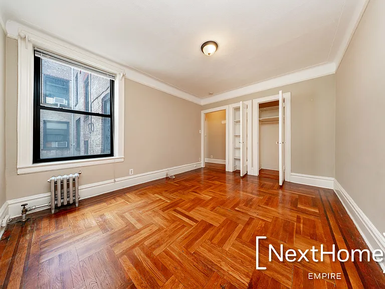 28-20 37th St #A4 — Photo 2