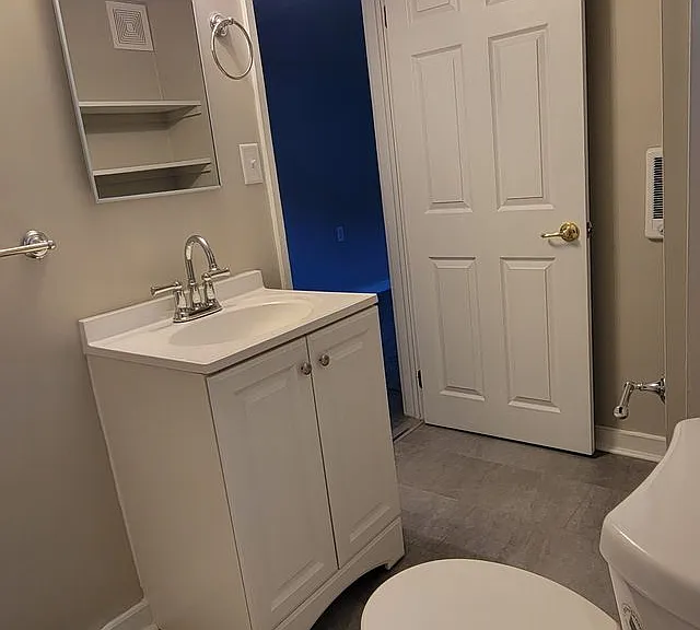 135 Byron St #2 — Photo 11