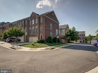 8410 Chaucer House Ct, Lorton, VA 22079