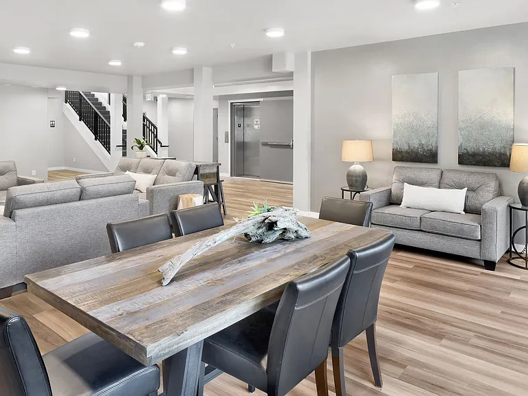 Kingsway Apartments — Photo 42