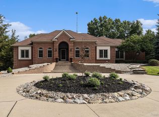 6439 Cohoctah Rd, Fenton, MI 48430