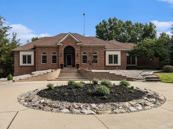 6439 Cohoctah Rd, Fenton, MI 48430