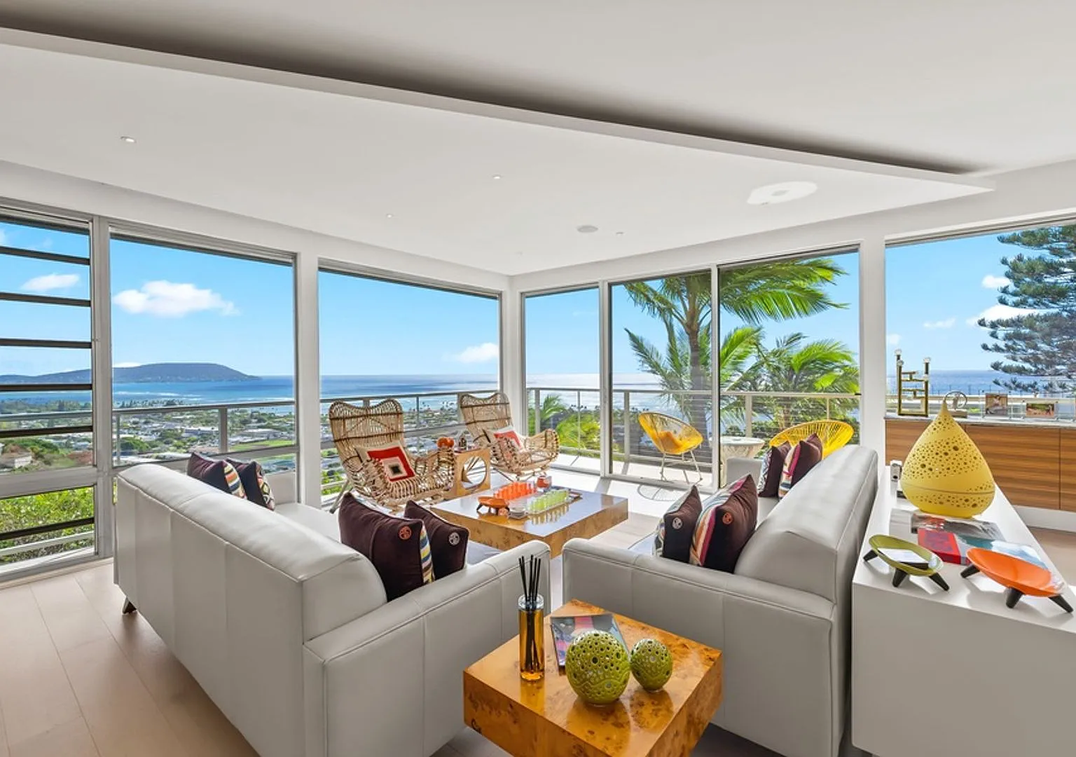 Kahala Hills Estate: Luxe Oceanview Villa w/ Infinity Pool, Gym & Views — Photo 3